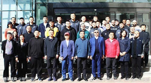 碳弧光灯、白炽灯、石英灯、长弧氙灯，为棚内照明和自然光不足的室外拍摄提供了的光源。